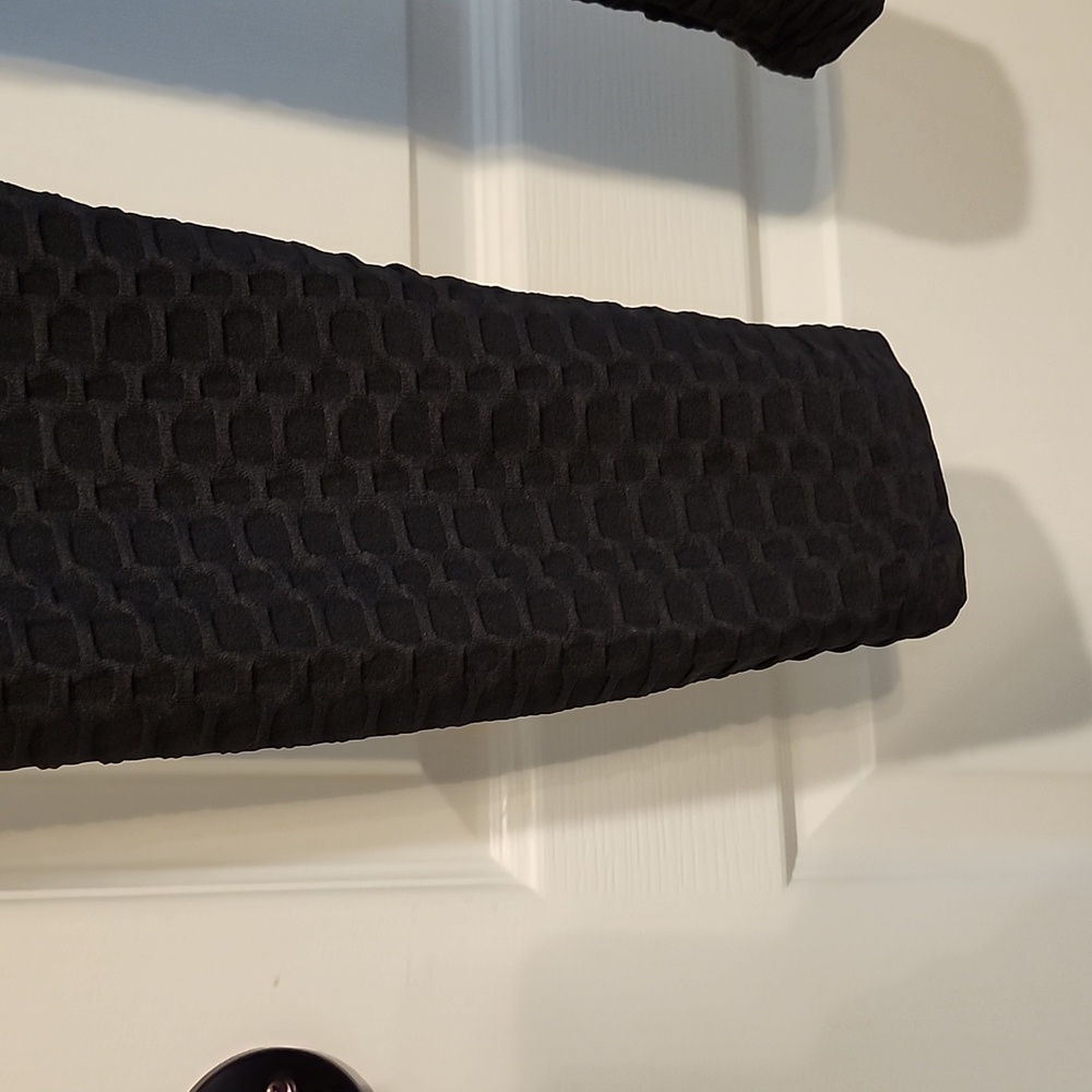 Black Booty Lifting Workout Leggings XL Shapes/Lifts Butt Area - Picture 3 of 7